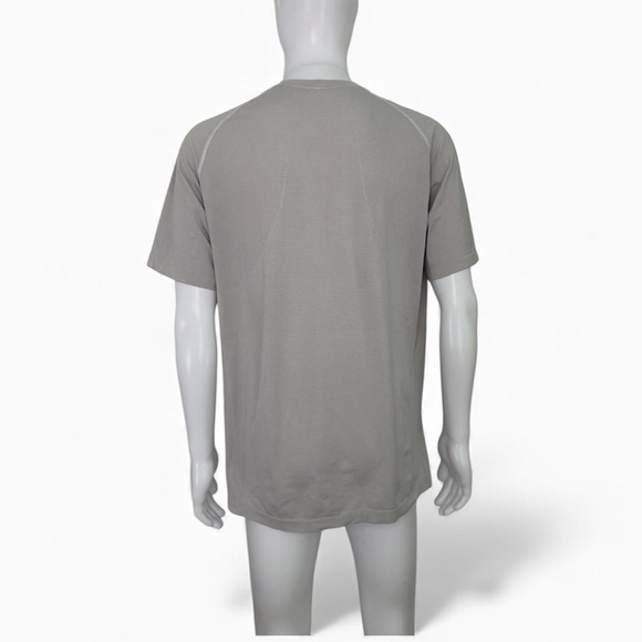 lululemon athletica Metal vent Short Sleeve Tee - Picture 2 of 7